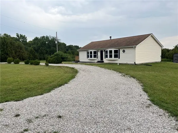 10 Nebraska DR, Linn Valley, KS 66040