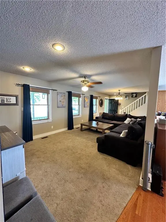 1735 S Ash ST, Ottawa, KS 66067