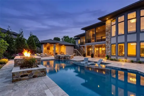 8085 Green Glades CT, Kansas City, MO 64152