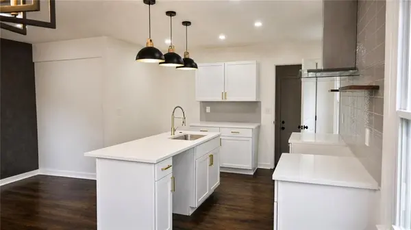 9425 E 67th TER, Raytown, MO 64133