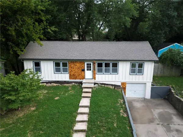 9425 E 67th TER, Raytown, MO 64133