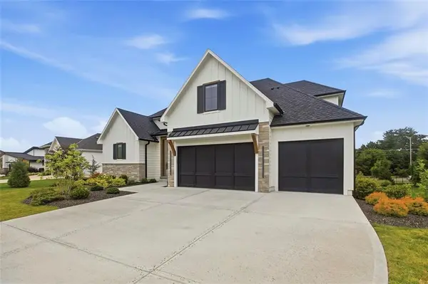 10675 W 142nd TER, Overland Park, KS 66221