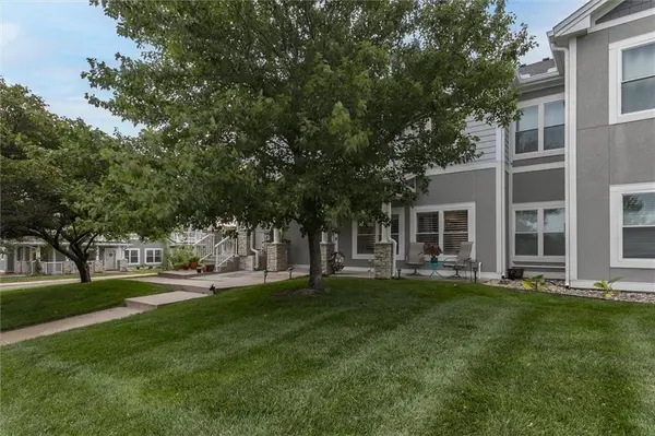 11721 S ROUNDTREE #103 ST, Olathe, KS 66061