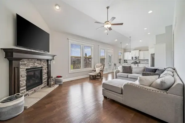 1327 N 161st TER, Basehor, KS 66007