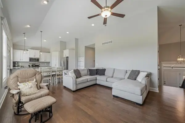 1327 N 161st TER, Basehor, KS 66007