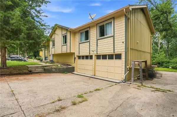 6212 E Red Bridge RD, Kansas City, MO 64134