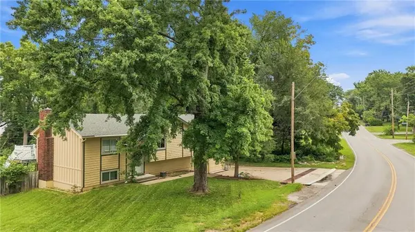 6212 E Red Bridge RD, Kansas City, MO 64134