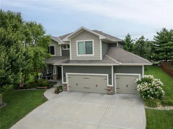 104 SW Greenbriar DR, Blue Springs, MO 64064
