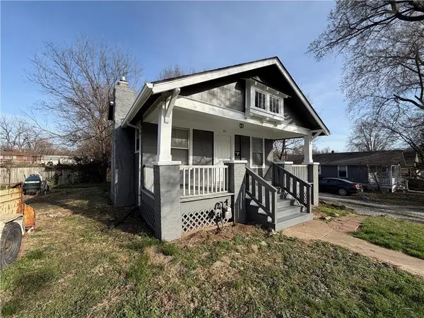 1915 S Overton AVE, Independence, MO 64052