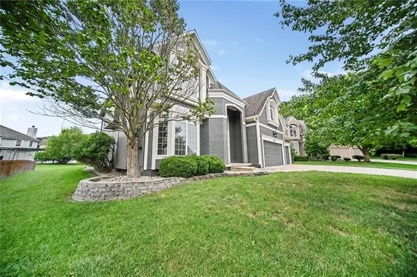 5605 NE Misty Meadow PL, Lee's Summit, MO 64064