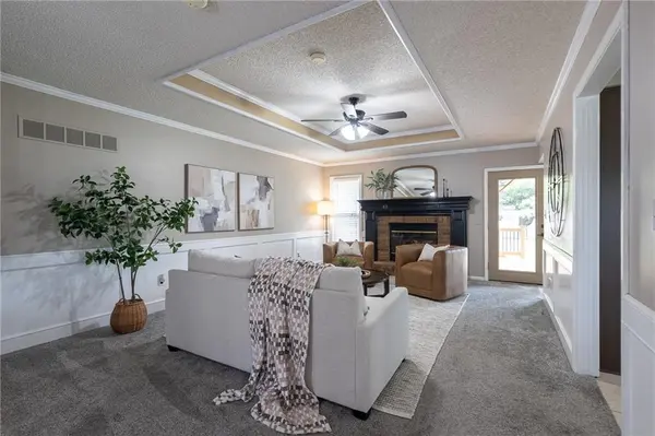 801 SW Southgate DR, Blue Springs, MO 64015