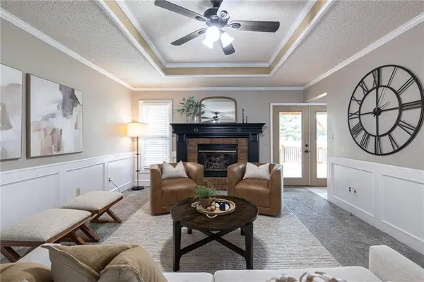 801 SW Southgate DR, Blue Springs, MO 64015
