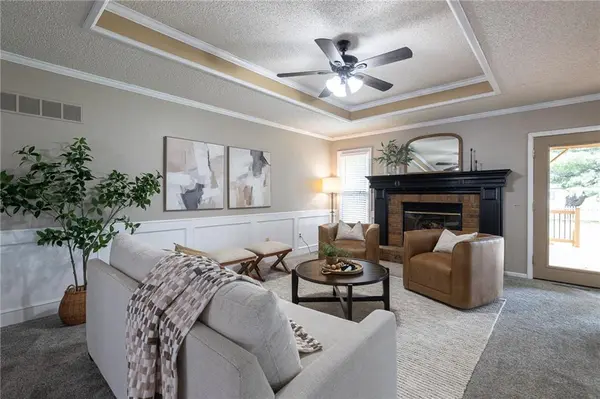 801 SW Southgate DR, Blue Springs, MO 64015