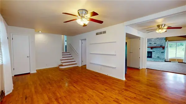 2212 N 33rd TER, St Joseph, MO 64506