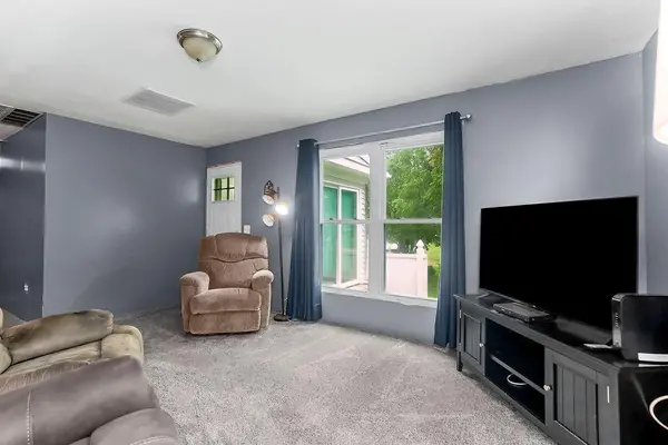 704 E Shawnee ST, Paola, KS 66071