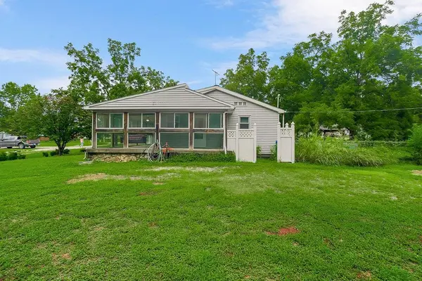 704 E Shawnee ST, Paola, KS 66071