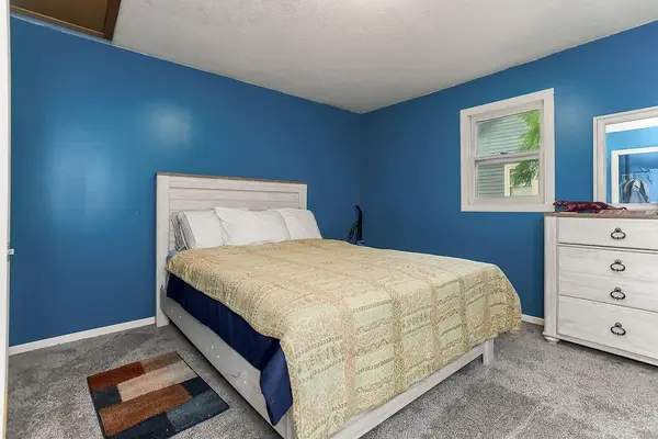 704 E Shawnee ST, Paola, KS 66071