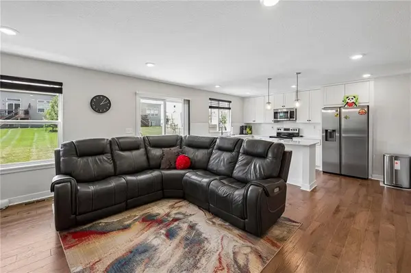 3714 SW Walsh DR, Lee's Summit, MO 64082