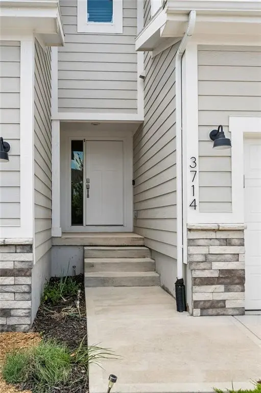 3714 SW Walsh DR, Lee's Summit, MO 64082