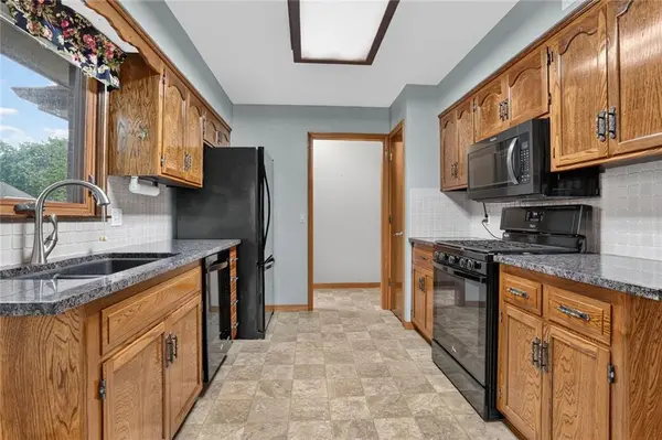 1113 S Valley RD, Olathe, KS 66061