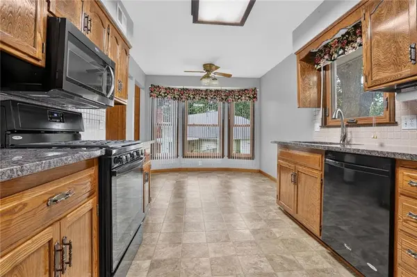 1113 S Valley RD, Olathe, KS 66061
