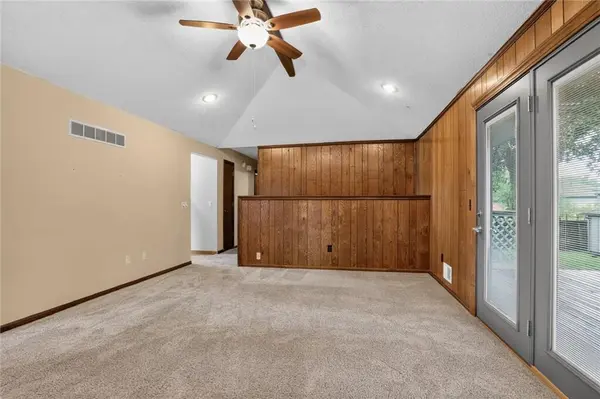 1113 S Valley RD, Olathe, KS 66061