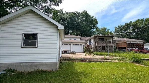 1209 SW Madison ST, Lee's Summit, MO 64081