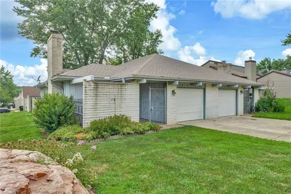 3563 SW Cambridge AVE, Topeka, KS 66614