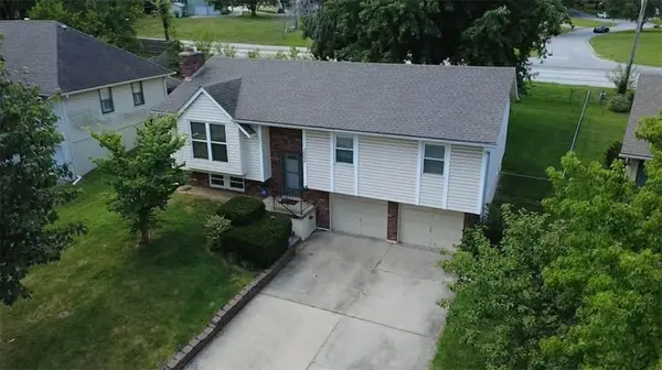 3008 S Bryn Mawr DR, Independence, MO 64057