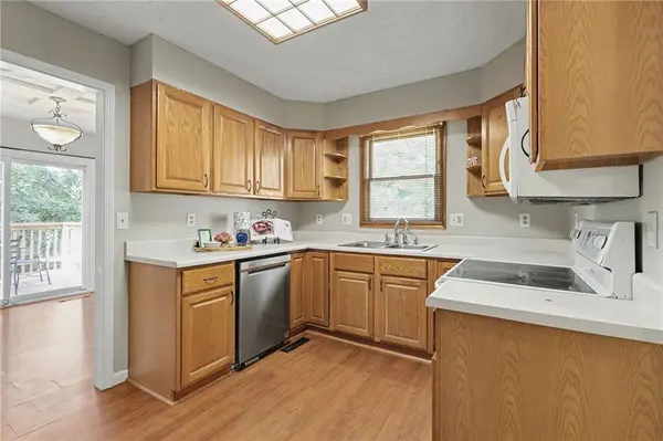 17 Sandi CIR, Dearborn, MO 64439