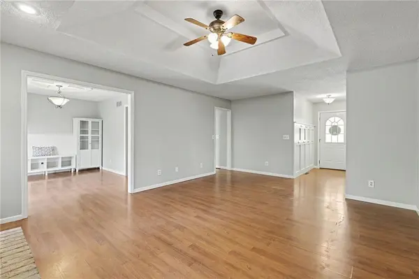 17 Sandi CIR, Dearborn, MO 64439