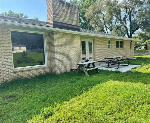 506 Atchison ST, Oskaloosa, KS 66066