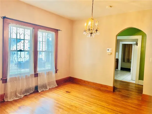 1913 Lovers LN, St Joseph, MO 64505