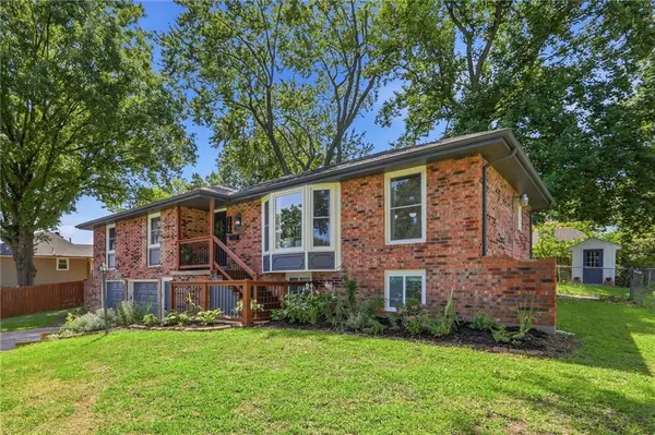 7705 E 127th ST, Grandview, MO 64030