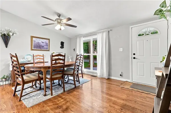 1044 HIGHLAND DR, Liberty, MO 64068