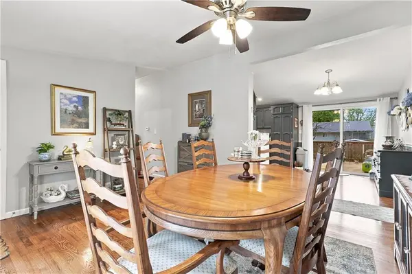 1044 HIGHLAND DR, Liberty, MO 64068