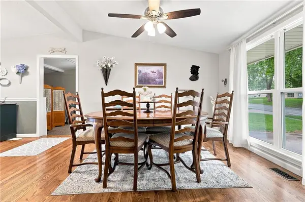 1044 HIGHLAND DR, Liberty, MO 64068