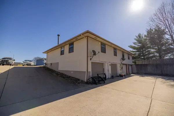 1700 & 1702 S Swope DR, Independence, MO 64057