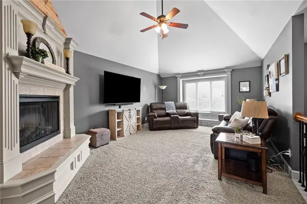 911 Chisam RD, Kearney, MO 64060
