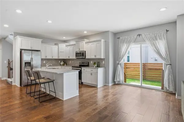 10906 W 115th ST, Overland Park, KS 66210