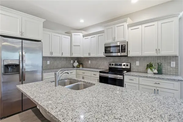 10906 W 115th ST, Overland Park, KS 66210