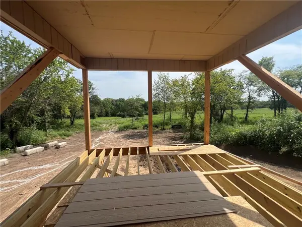 21401 Twin Oaks Pkwy, Peculiar, MO 64078