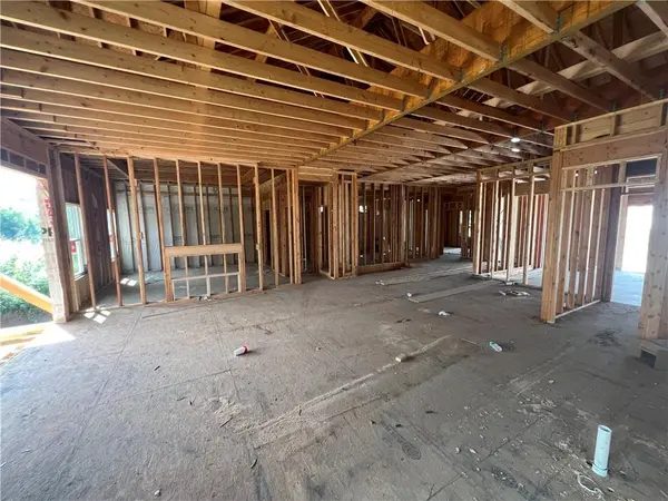 21401 Twin Oaks Pkwy, Peculiar, MO 64078