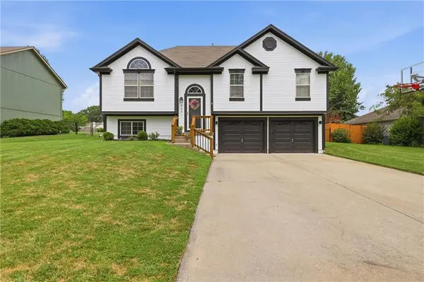 309 E Phillips ST, Odessa, MO 64076