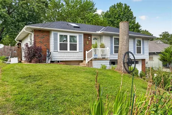 9304 E 27th ST #S, Independence, MO 64052