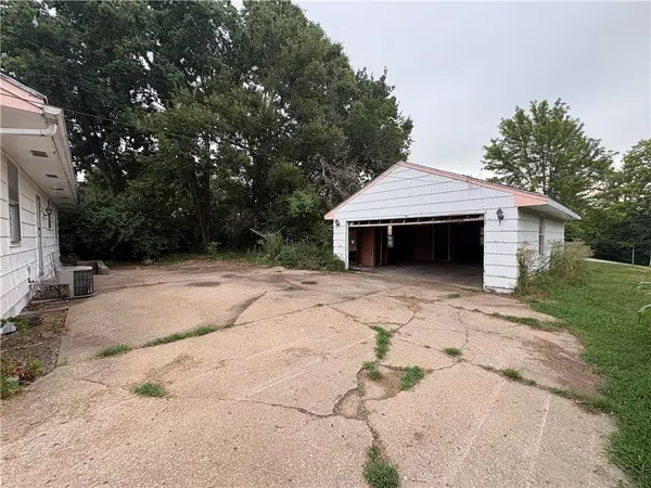 5049 N Brighton AVE, Kansas City, MO 64119