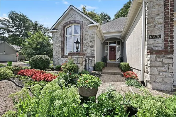 12620 Cedar ST, Leawood, KS 66209