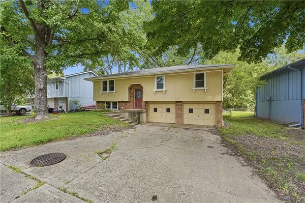 6493 Delta AVE, Kansas City, MO 64151