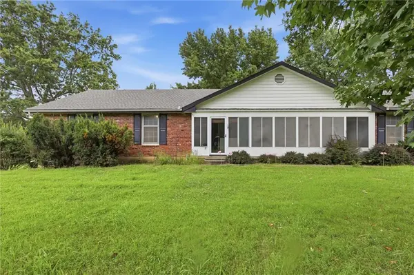 13508 E 264th ST, Peculiar, MO 64078