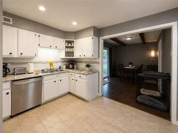 3904 NE 52nd TER, Kansas City, MO 64119